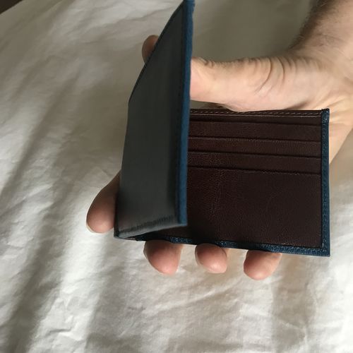 Customer photo review of Leonardo Compact Billfold