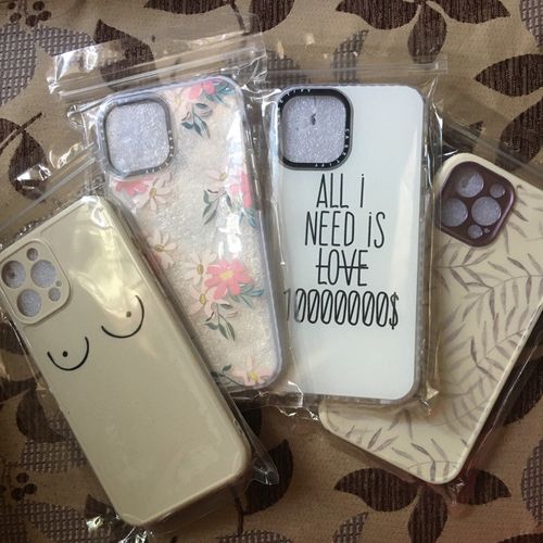 Customer photo review of Vintage Leaves Shockproof iPhone Case