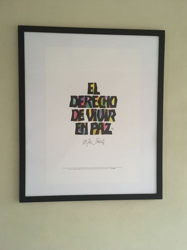 Customer photo review of Afiche El derecho de vivir en paz