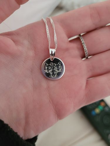 Customer photo review of Silber Lineart Love Armkette