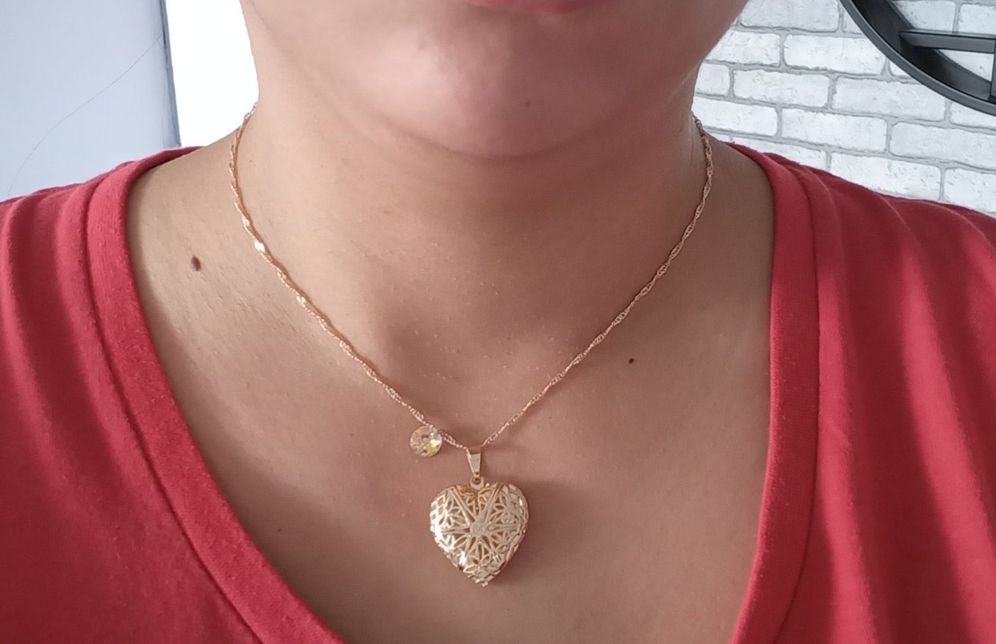 Customer photo review of Collar Relicario Corazón
