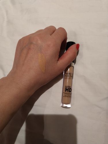 Customer photo review of Make Up For Ever Ultra HD Self-Setting Concealer