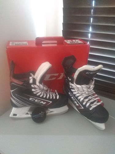 Customer photo review of CCM JetSpeed FT480 Senior Hockey Skates