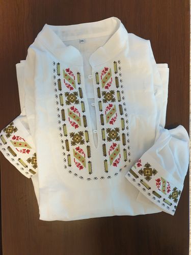 Customer photo review of Мъжка риза бродирана с шевица "Защита"