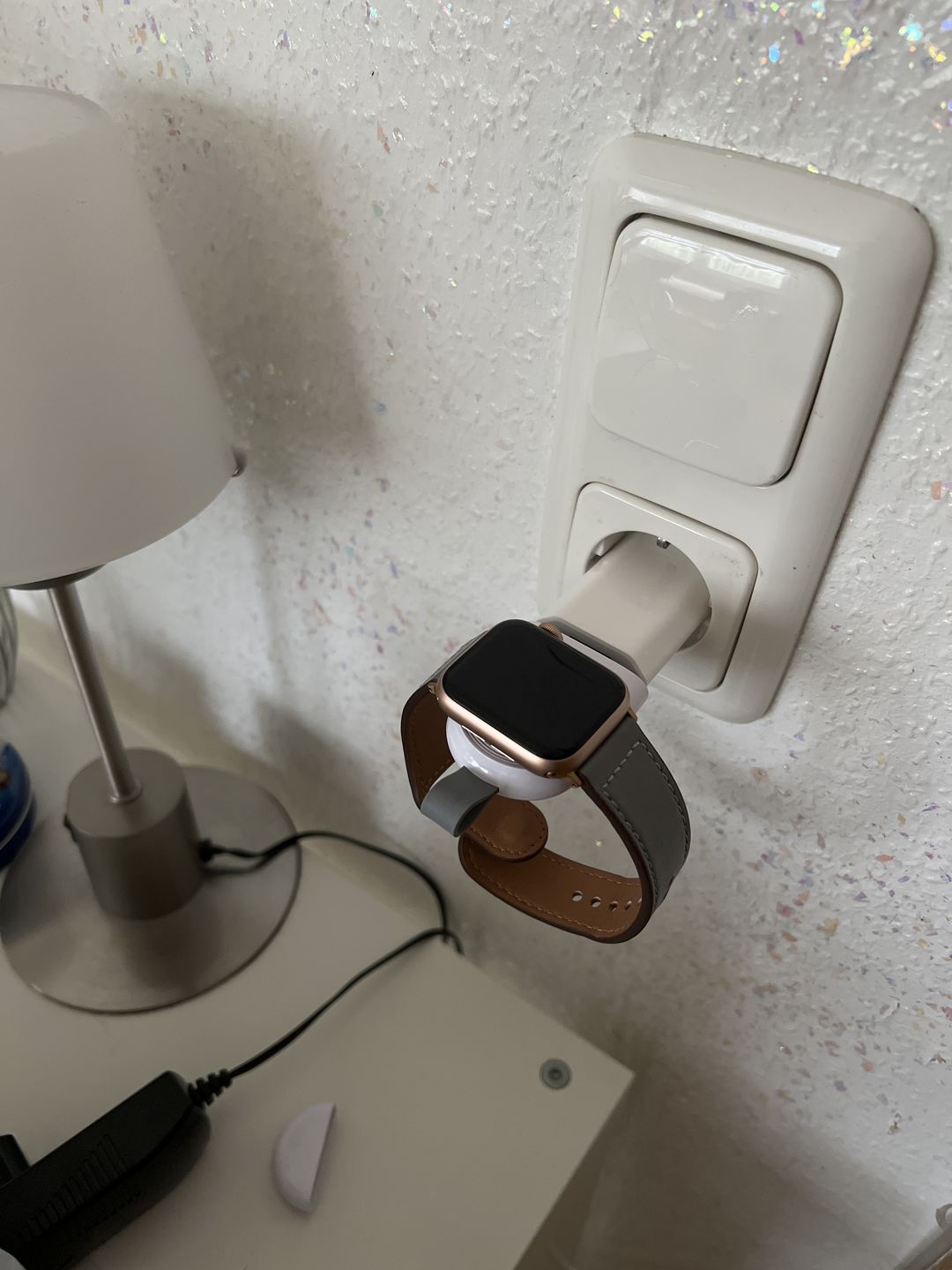 Customer photo review of Wireless Travel Charger