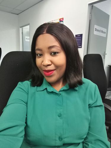 Customer photo review of YOLANDA - Peruvian Middle Part Lace Wig