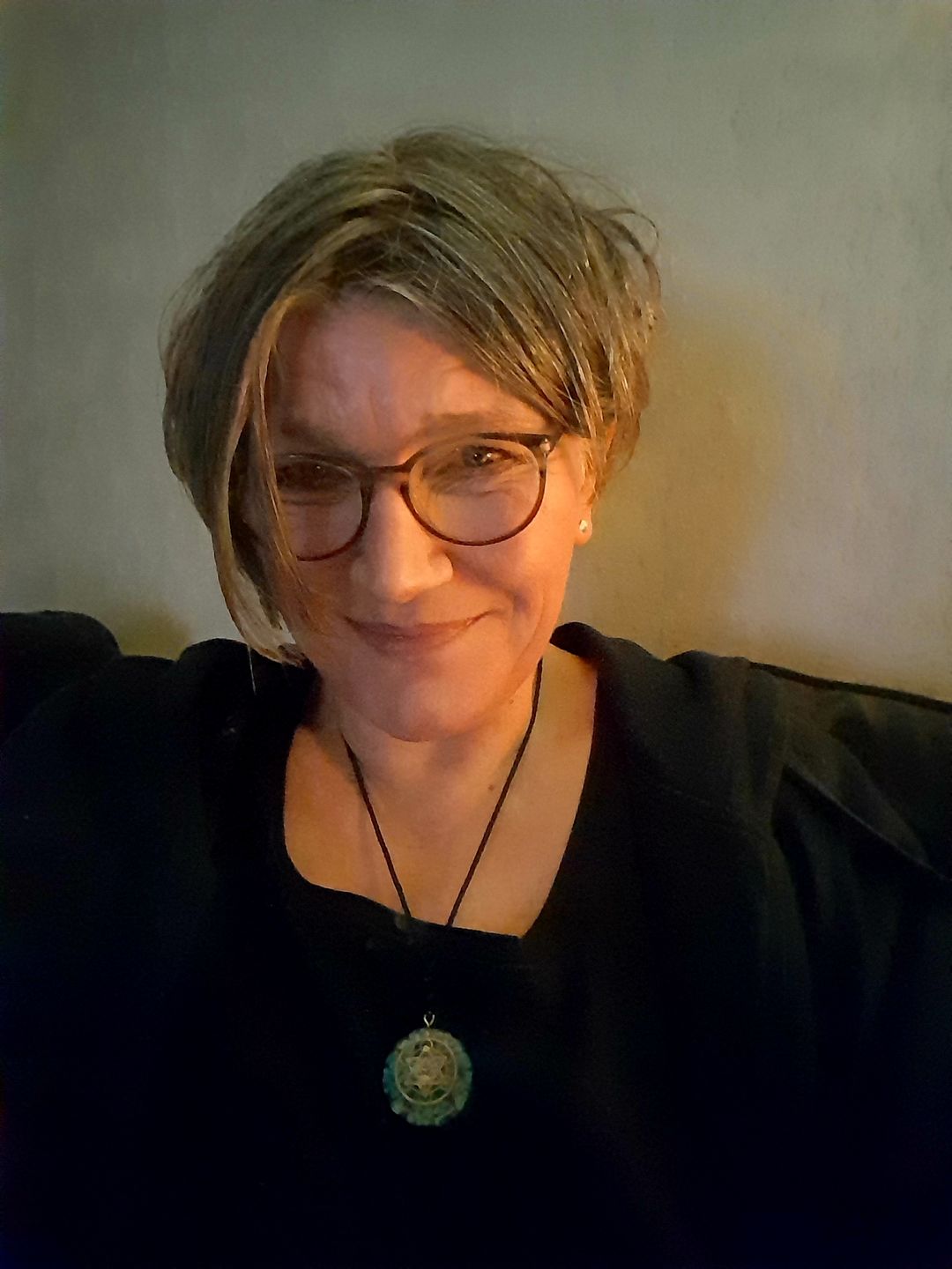 Customer photo review of METATRON WÜRFEL Halskette - Orgonit Anhänger - Heilige Geometrie