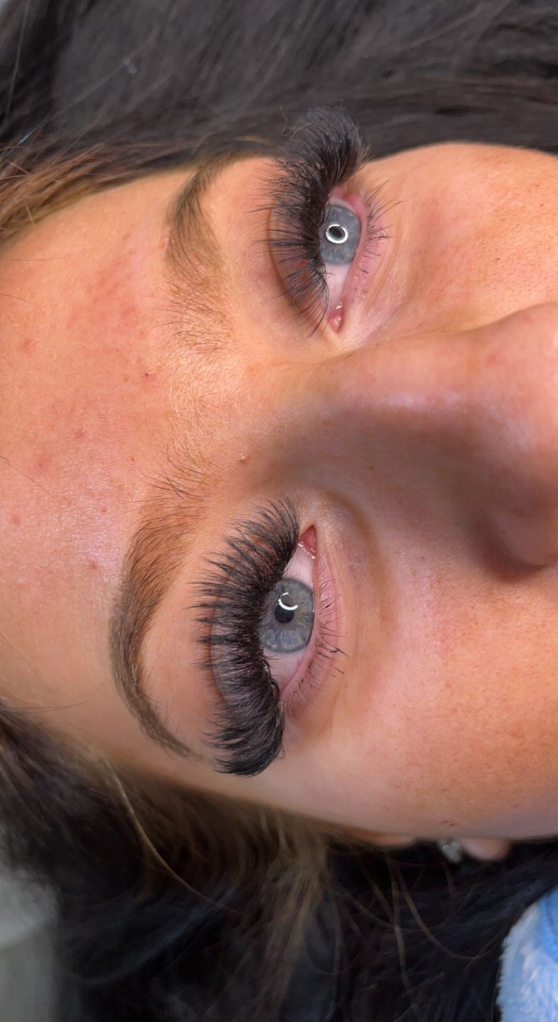Customer photo review of 0.15 Flat Split Tip Cashmere Eyelash Extensions (16 lines)