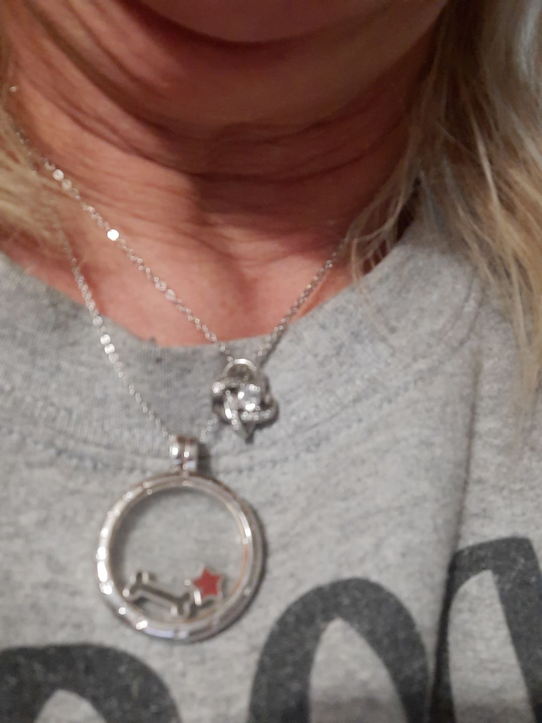 Customer photo review of "TO OUR DAUGHTER, LOVE MUM & DAD" WHITE GOLD NECKLACE