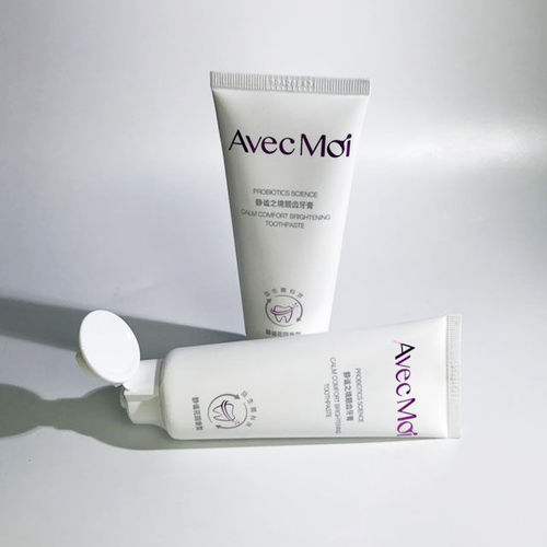 Customer photo review of Avec Moi Calm Comfort Brightening Toothpaste