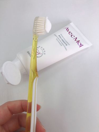 Customer photo review of Avec Moi Calm Comfort Brightening Toothpaste