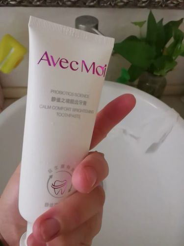 Customer photo review of Avec Moi Calm Comfort Brightening Toothpaste