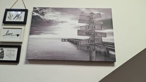 Customer photo review of Lienzo Muelle de Madera con Nombres Personalizados