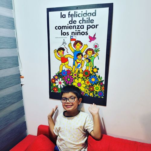 Customer photo review of Afiche "La felicidad de Chile comienza por los niños"