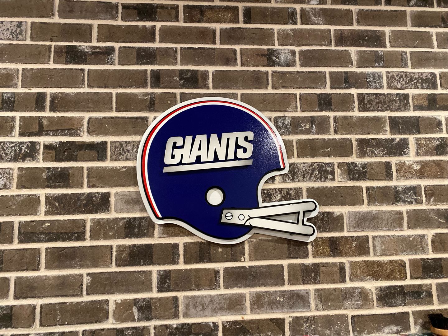 Customer photo review of New York Giants Retro Helmet 3D Vintage Metal Wall Art