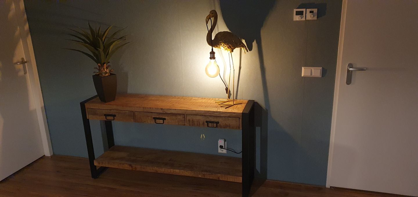 Customer photo review of Sidetable / Dressoir met lades Industrieel Design | Mangohout en Staal | 150x35x76cm