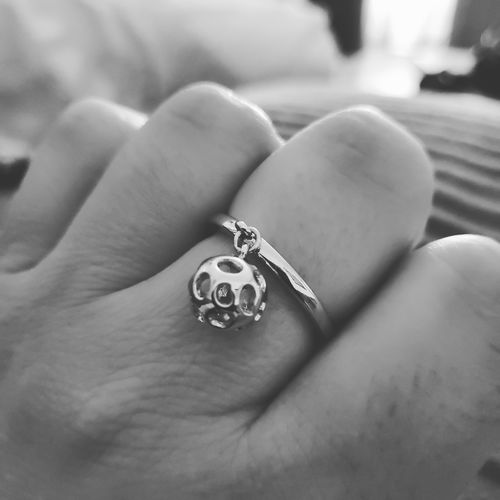 Customer photo review of Lattice Pebble Globe Ring