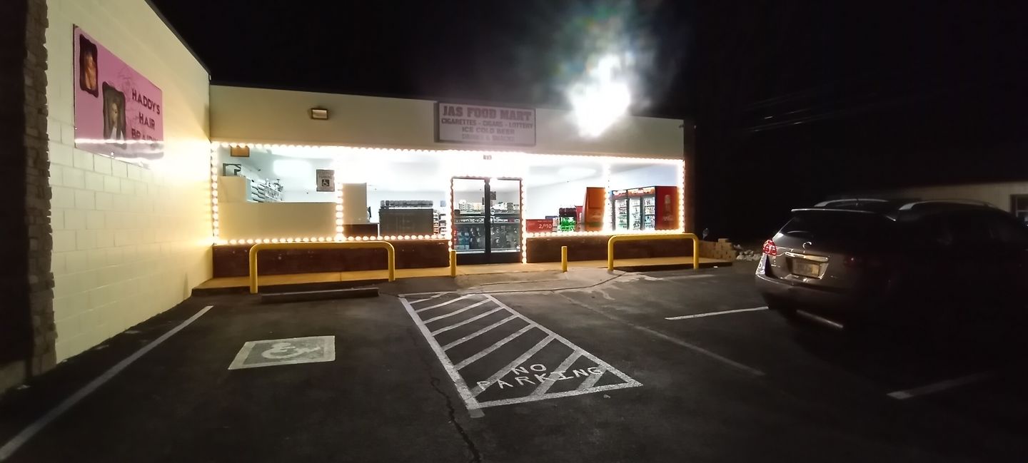 Customer photo review of 150W LED Flood Light - Flood Mount - Respirator - 6kV Surge - DLC Listed - 5 Year Warranty