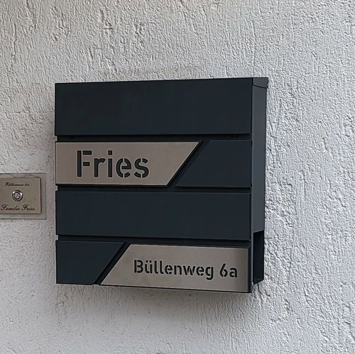 Customer photo review of AlbersDesign Briefkasten B1 anthrazit (RAL7016) personalisiert mit Edelstahl-Schildern