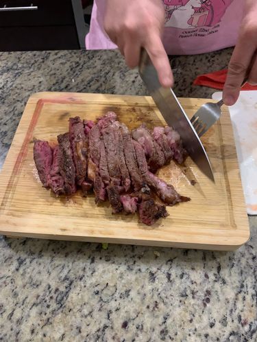 Reseña con foto de un cliente sobre Rib Eye Steak