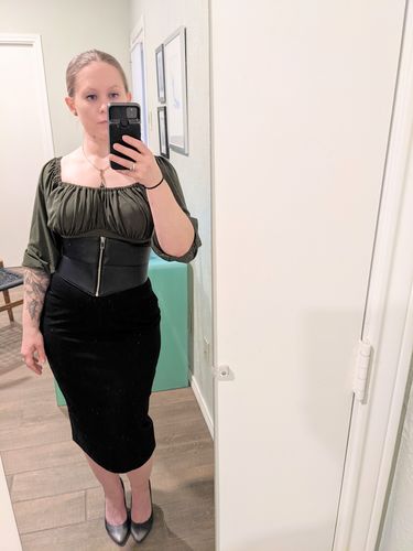 Customer photo review of Vacation Blouse in Olive Green - Vixen by Micheline Pitt