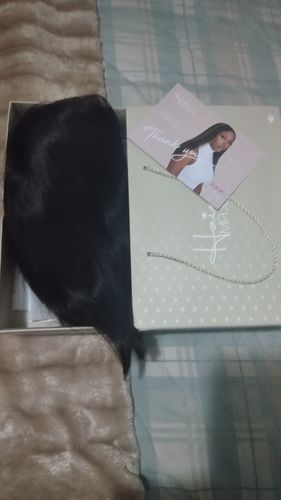 Customer photo review of YOLANDA - Peruvian Middle Part Lace Wig