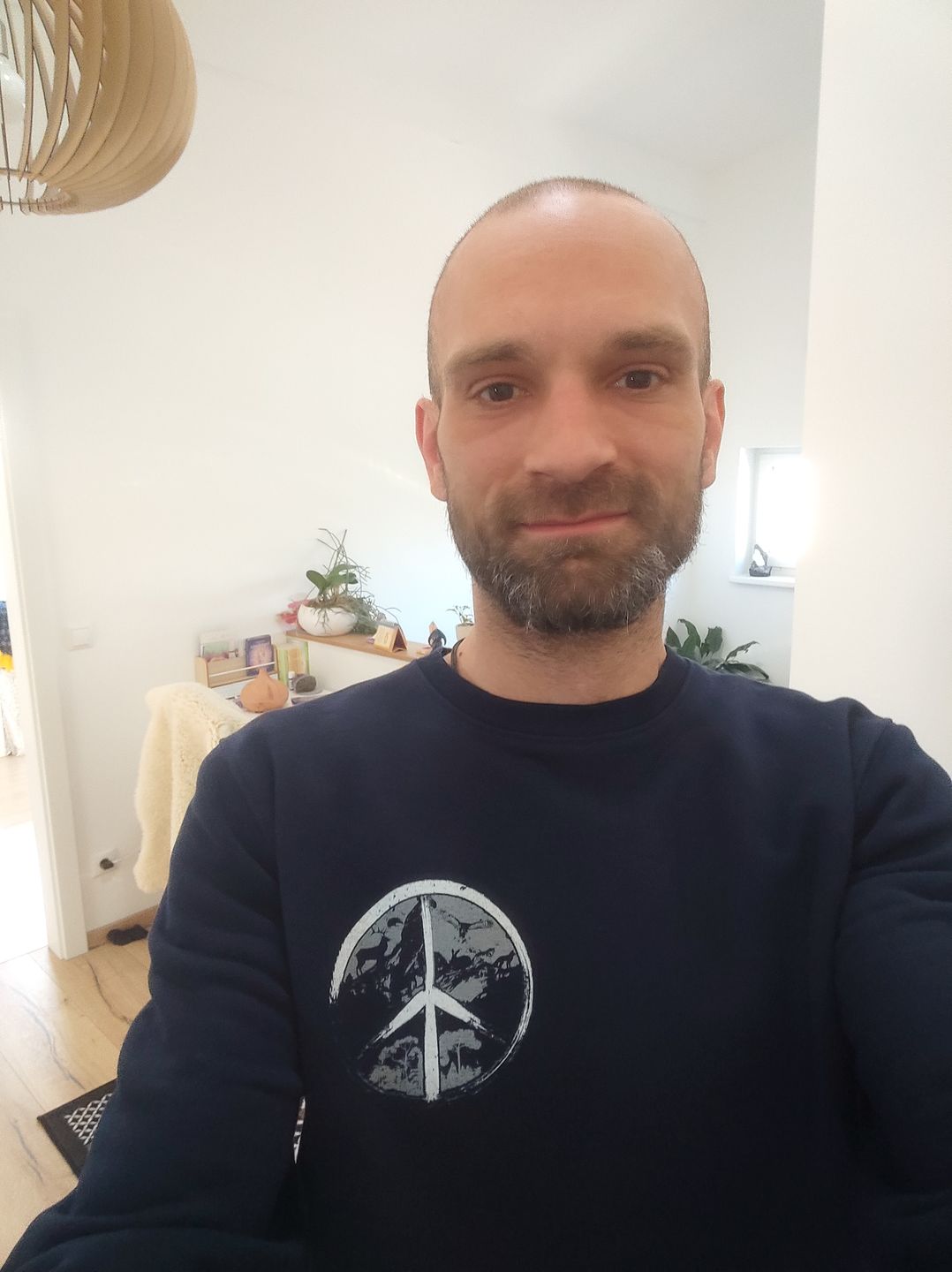 Customer photo review of Peace of the forest Front- & Backprint - Unisex Organic Sweatshirt