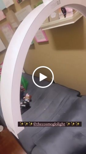 Customer video review of CosmoGlo Original Light Bundle + Phone Clip