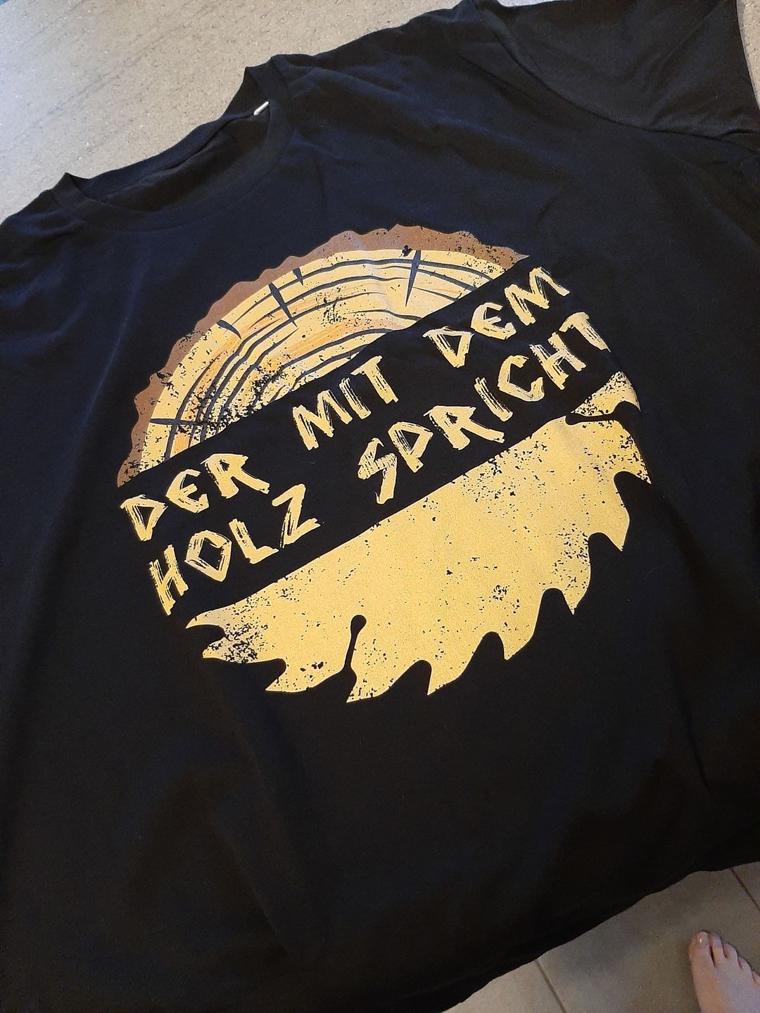Customer photo review of Der mit dem Holz spricht  - Herren Premium Organic Shirt