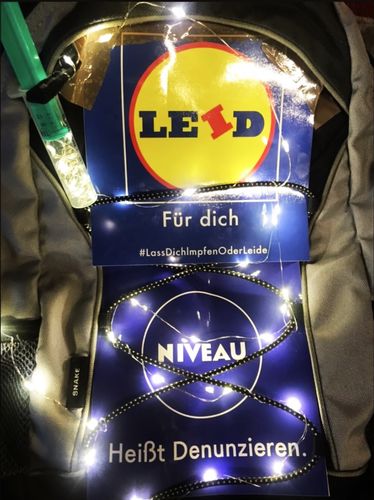 Customer photo review of DIE WERBEANSTALT GROSSE STICKER / AUFKLEBER • LEID FÜR DICH (10 STK.)