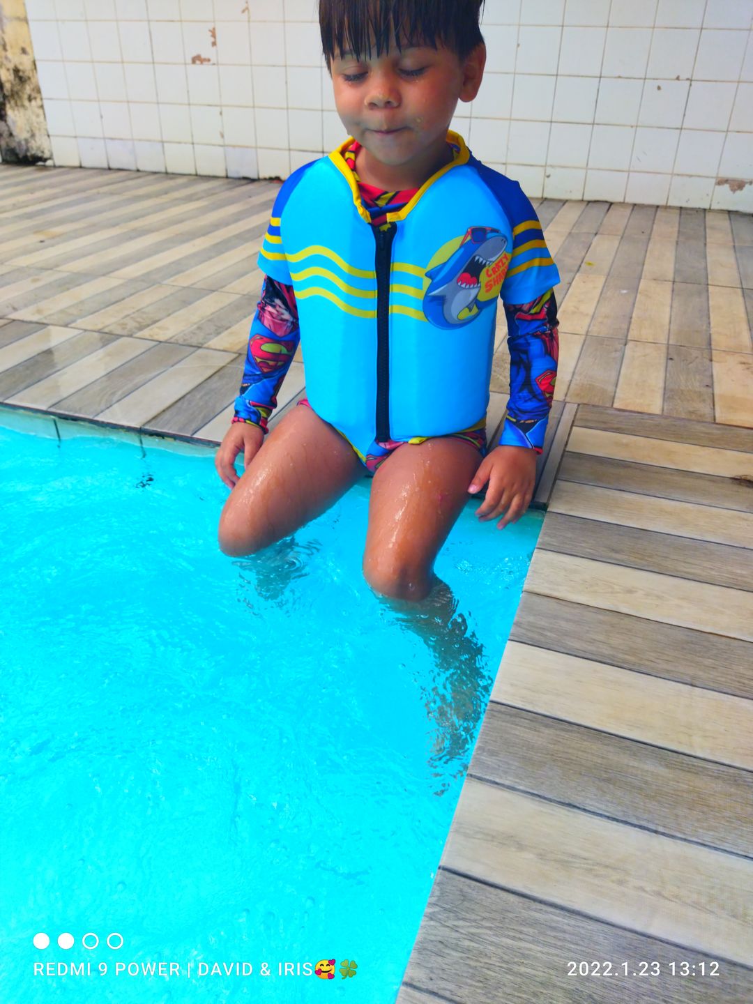 Customer photo review of Camisa Flutuadora Infantil Floater