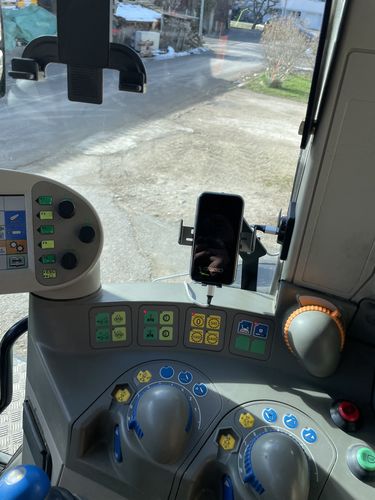 Customer photo review of Gadgetme Handyhalterung mit Wireless Ladefunktion passend für Fendt 15W Fast Wireless