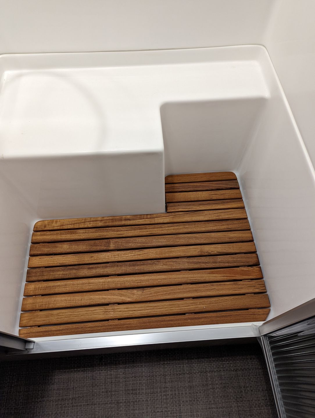Customer photo review of 25FB / 27FB Airstream Teak Shower Mat