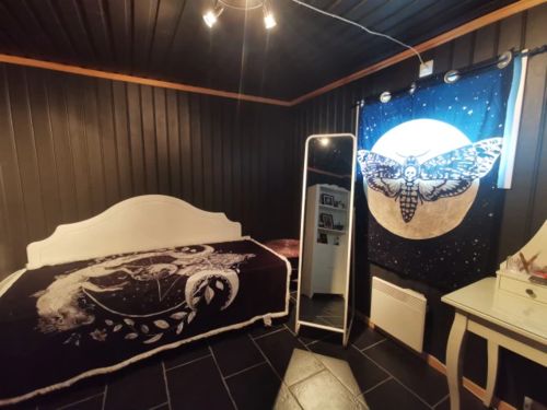 Customer photo review of Moon Child Black White Wolf And Moon Soft Sherpa Blanket