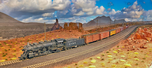Customer photo review of WalthersProto 920-15651 74' Pullman-Standard Baggage Car -- Santa Fe (secondary train service gray w/white decals), HO