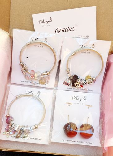 Customer photo review of Pulsera Flamingo Rosa