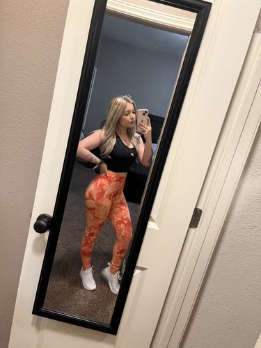Customer photo review of Coral Marble Scrunch Butt Leggings