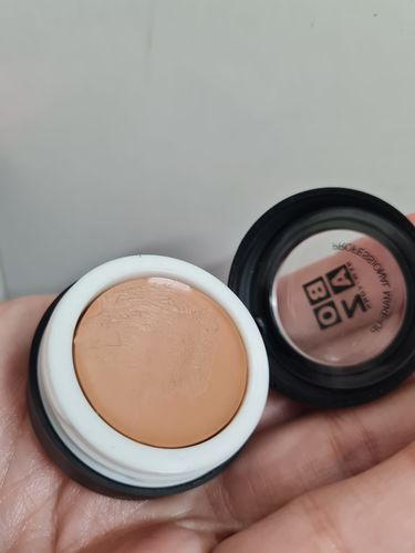 Customer photo review of קונסילר מוצק לאיפור מקצועי | בועז שטיין