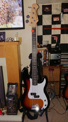 Customer photo review of Donner Electric Bass Guitar 4 String Full Size for Beginner with Bag, Guitar Strap, Guitar Cable (Sunburst, DPB-510S)