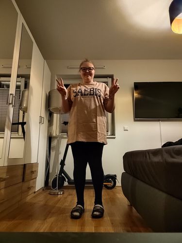 Customer photo review of Lifestyle Herren Oversized T-Shirt sandfarben by SAEBIS®