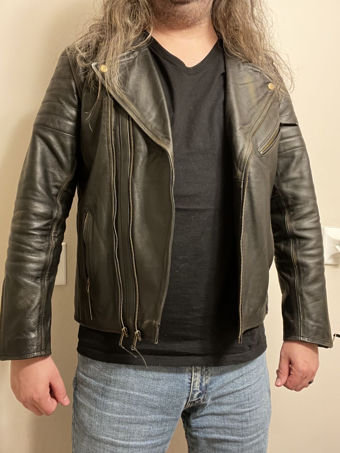 Customer photo review of Slim Fit Cowhide Leather Jacket