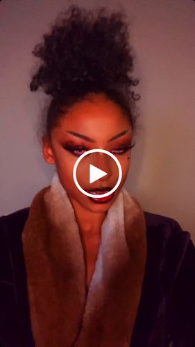 Customer video review of EYEVOS Anime Cloud Rim Pink Colored Contact Lenses