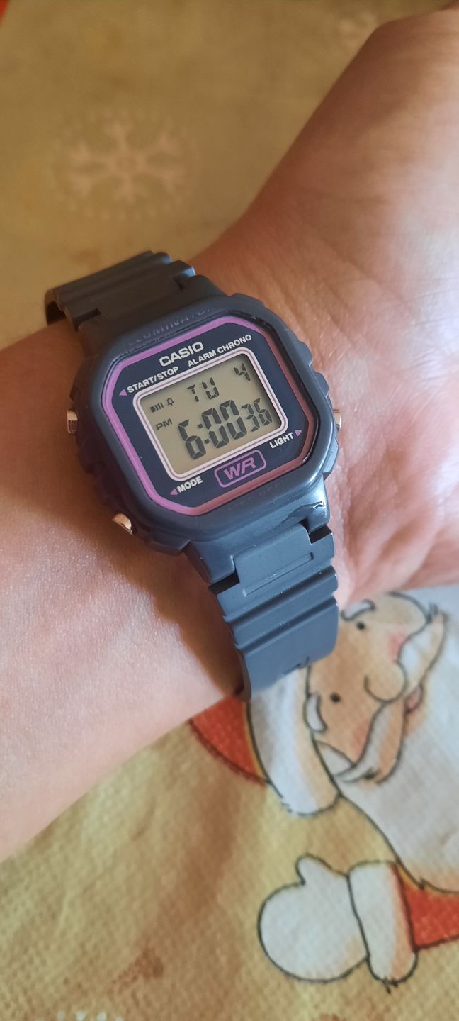 Customer photo review of Reloj Casio Vintage LA-20WH-8ADF Gris Rosado