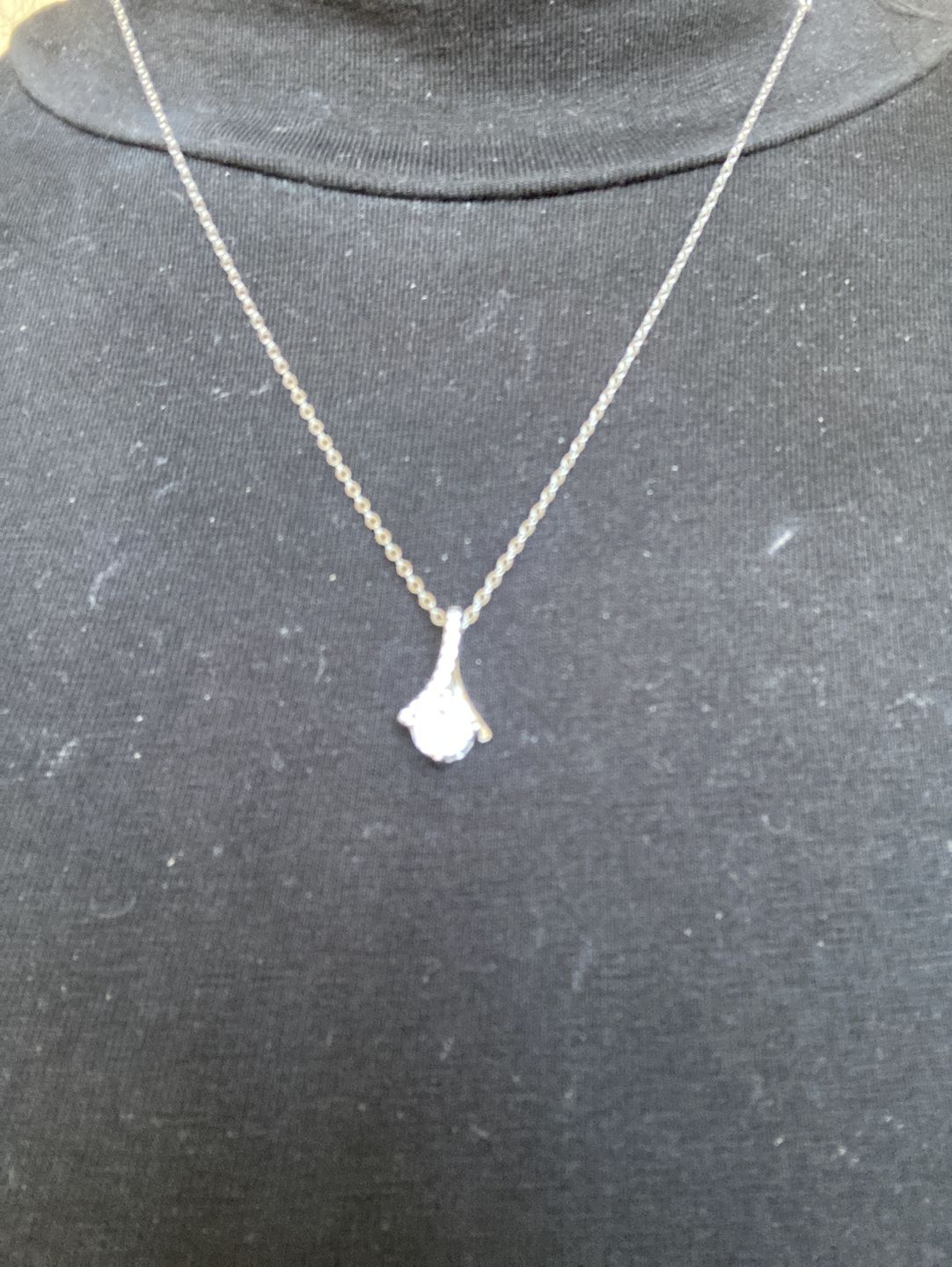 Customer photo review of "TO MY DAUGHTER, LOVE MUM" WHITE GOLD NECKLACE