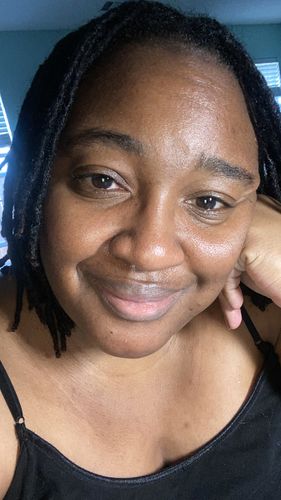 Customer photo review of Nourishing & Conditioning Hair Oil | 4 oz - Oil Spillage on Label (FINAL SALE)