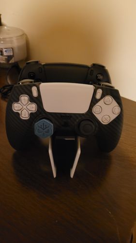 Customer photo review of Black Carbon Fiber - PS5 Controller Skin