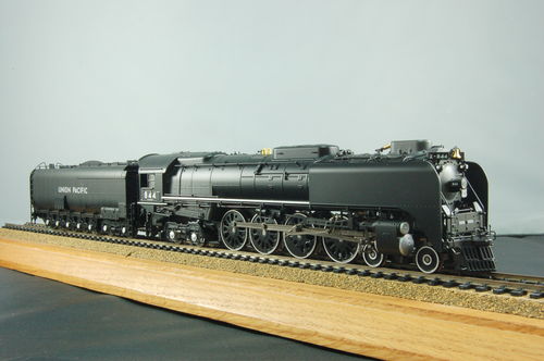 Customer photo review of BLI 6640 Union Pacific 4-8-4, Class FEF-3, #844, Black & Graphite, Modern Excursion, Paragon4 Sound/DC/DCC, Smoke, HO