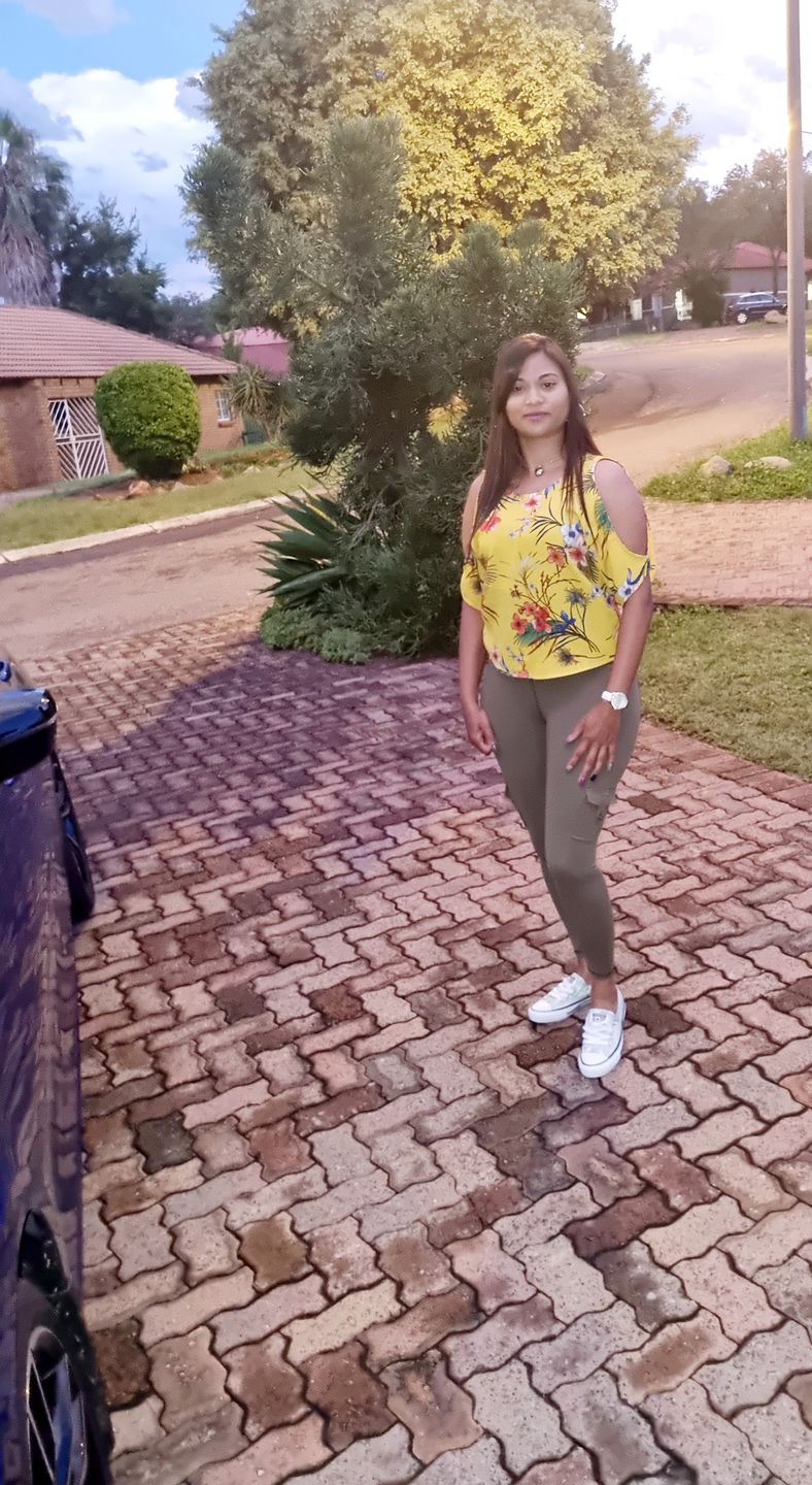 Customer photo review of TNG Cargo Leggings - Olive