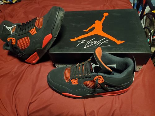 Customer photo review of Air Jordan 4 “Red Thunder” Early Pairs
