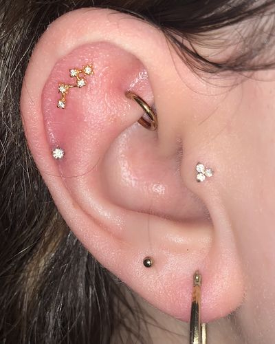 Customer photo review of ARI CRYSTAL Flat-Back Piercing